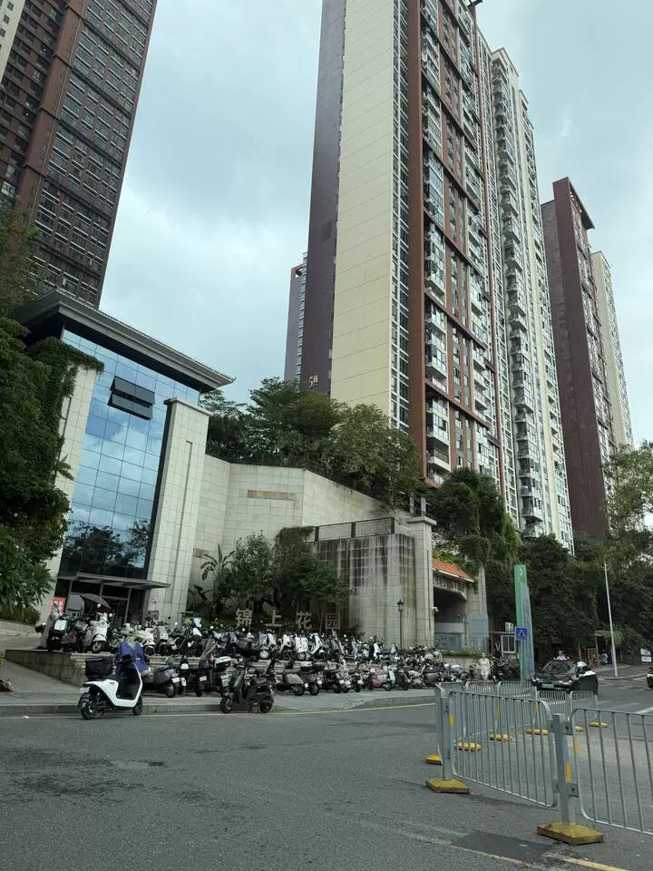 深圳市龙岗区横岗街道地铁锦上花园2栋1801