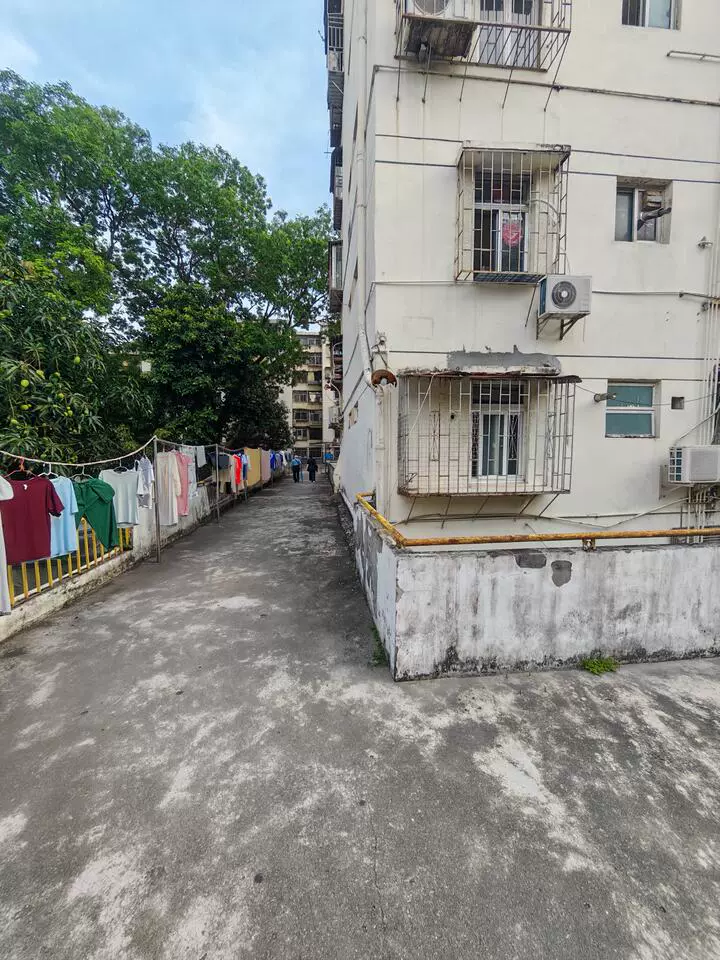 深圳市福田区红岭中路园岭新村70栋202