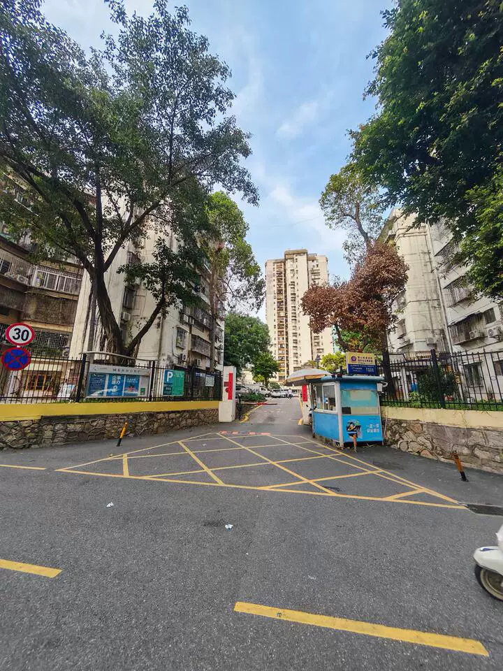 深圳市福田区红岭中路园岭新村70栋202