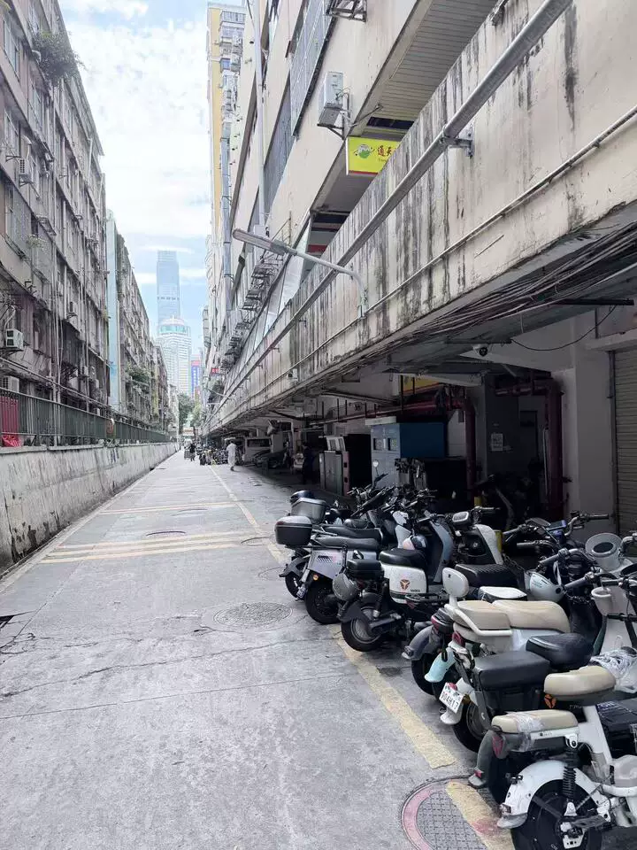 深圳市福田区南园街道深南中路统建商住楼丙栋13E