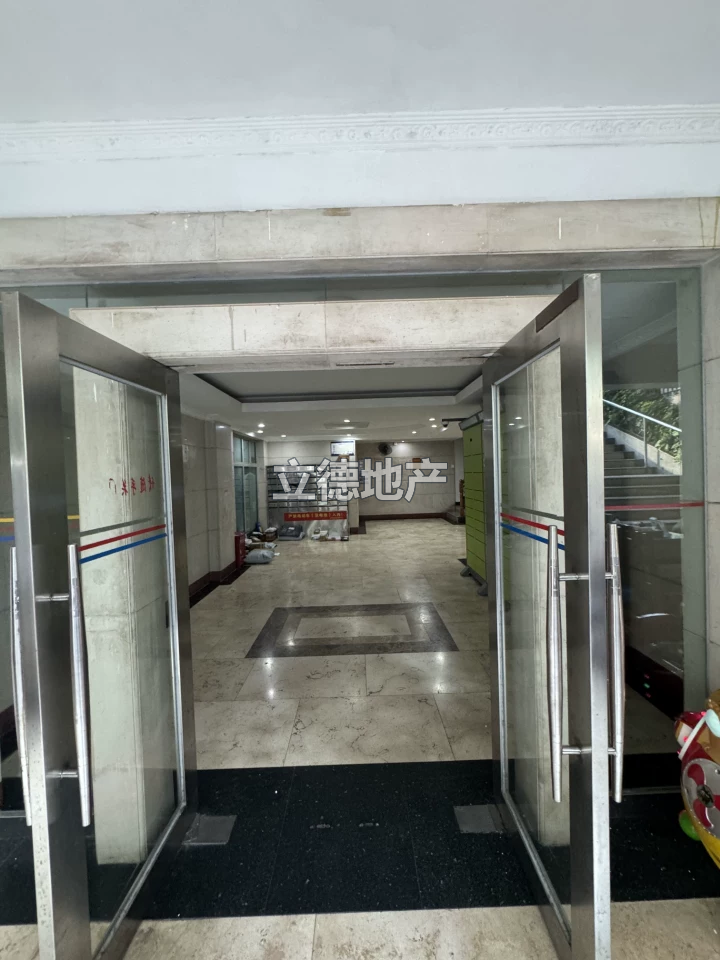深圳市罗湖区沿河路汇鑫花园汇贵阁6C、6D(双拼房)