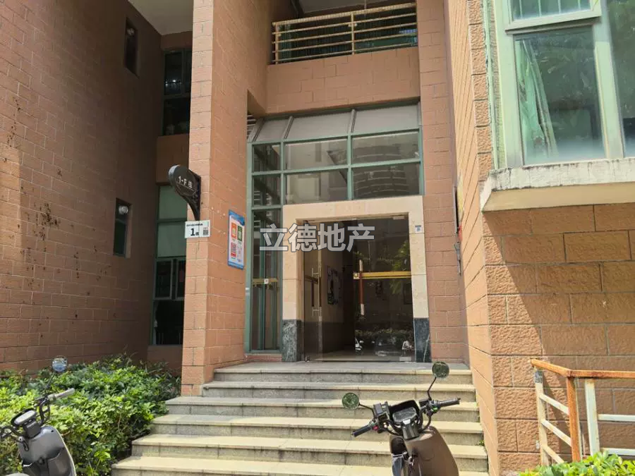深圳市宝安区宝城115区西乡大道北侧御龙居1-2-3栋1座F单元202