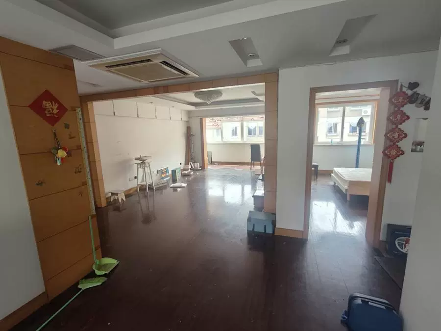 上海市奉贤区南桥镇古华南区2幢888号401室