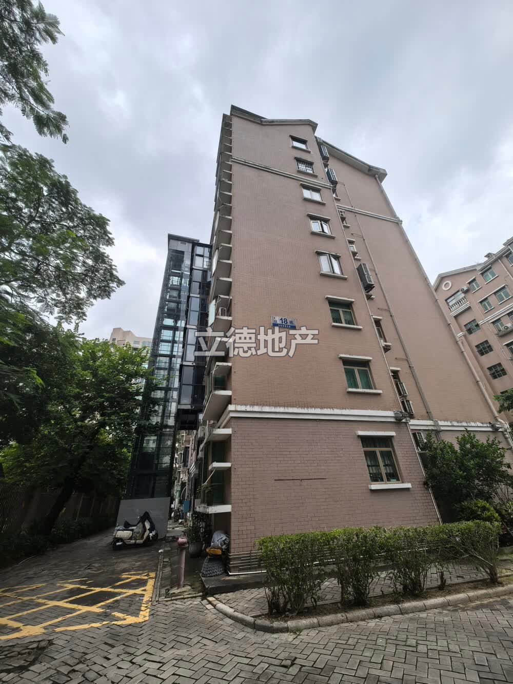 深圳市福田区沙头街道新洲南路金地海景花园18栋304