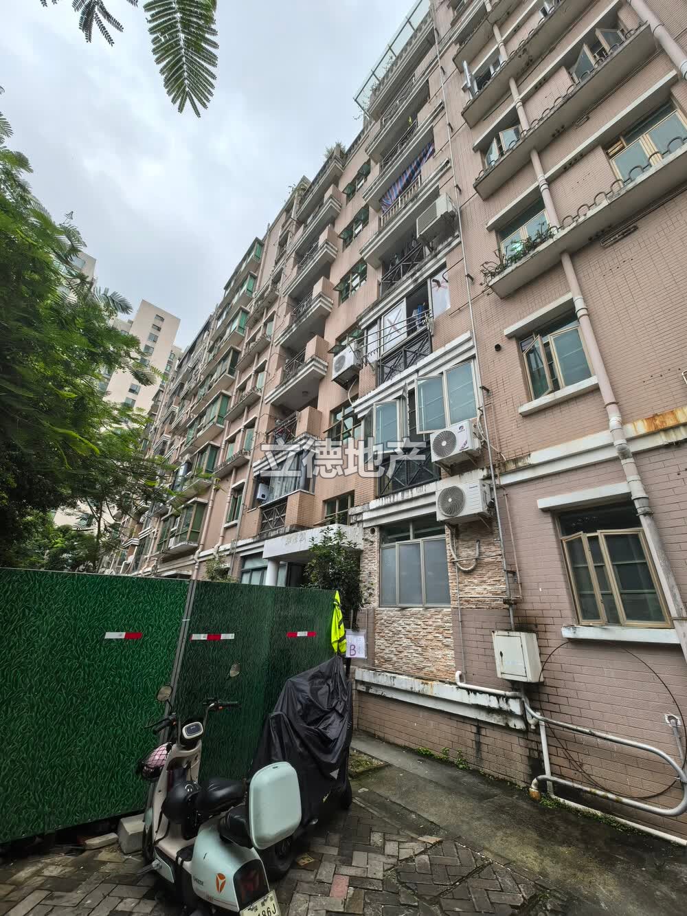深圳市福田区沙头街道新洲南路金地海景花园18栋304