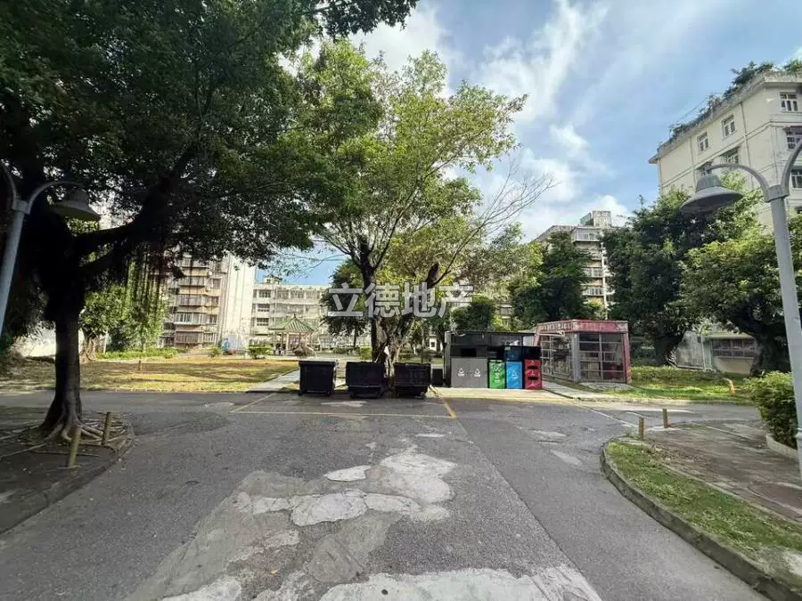 深圳市福田区红荔路园岭新村51栋402