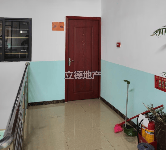 深圳市光明区公明街道南环大道南侧峰荟花园2栋半地下127