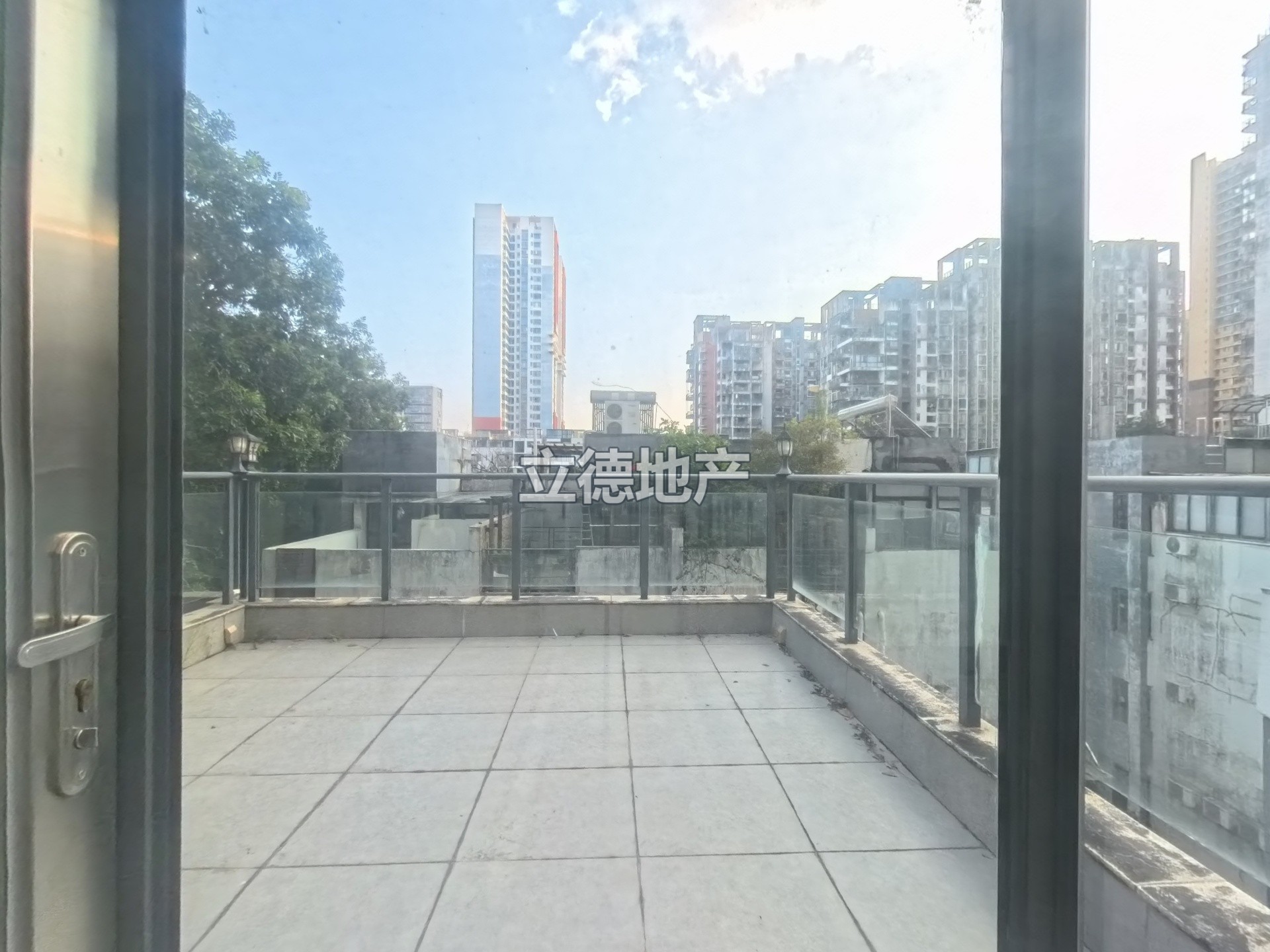 豪装别墅，拎包入住，超大使用面积
