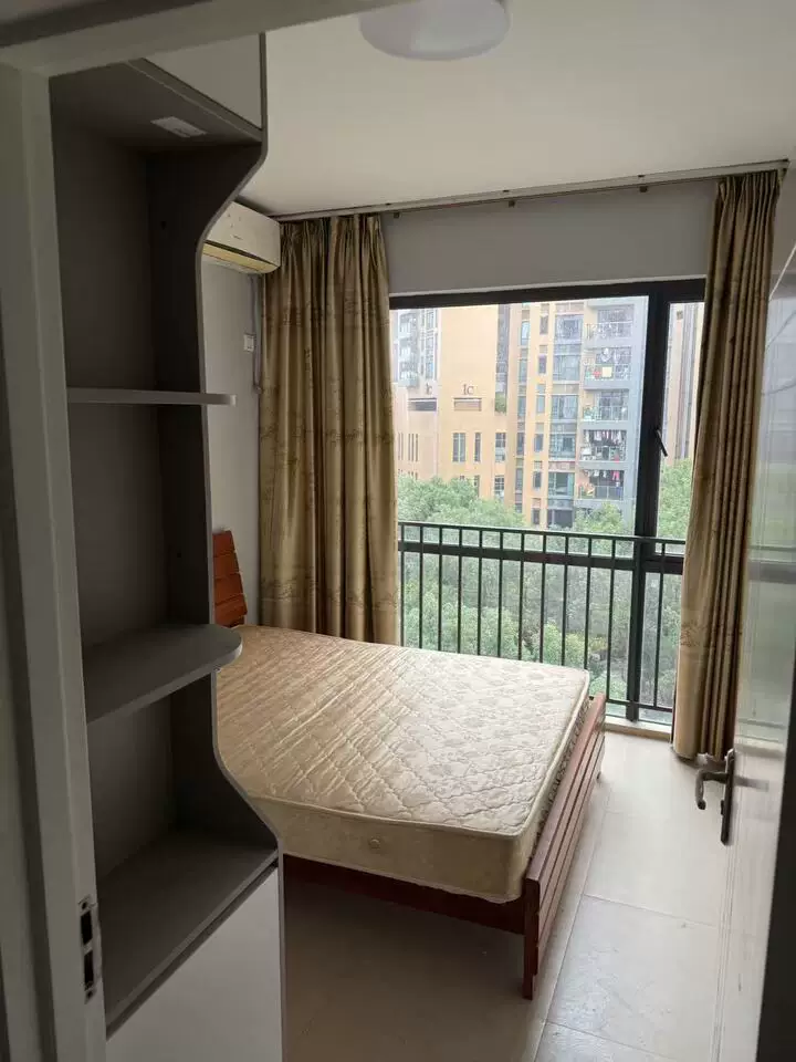 深圳市光明新区公明中心区宏发上域花园5#楼702