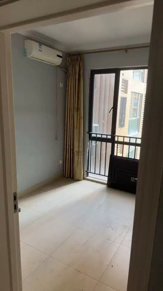 深圳市光明新区公明中心区宏发上域花园5#楼702