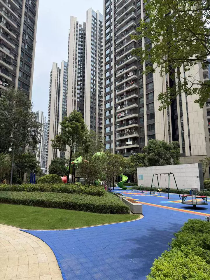 深圳市光明新区高新技术园区东片区,观光路与光明大道交汇处南侧龙光玖龙台一期1栋C座1901