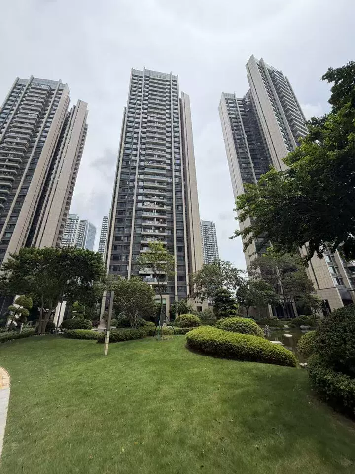 深圳市光明新区高新技术园区东片区,观光路与光明大道交汇处南侧龙光玖龙台一期1栋C座1901