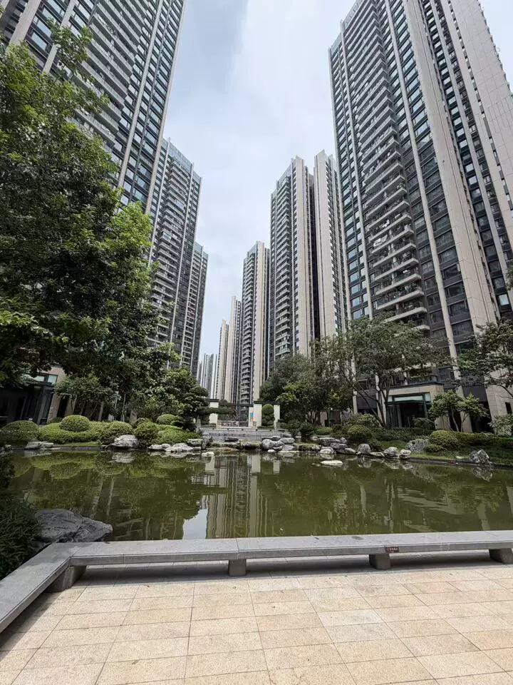 深圳市光明新区高新技术园区东片区,观光路与光明大道交汇处南侧龙光玖龙台一期1栋C座1901
