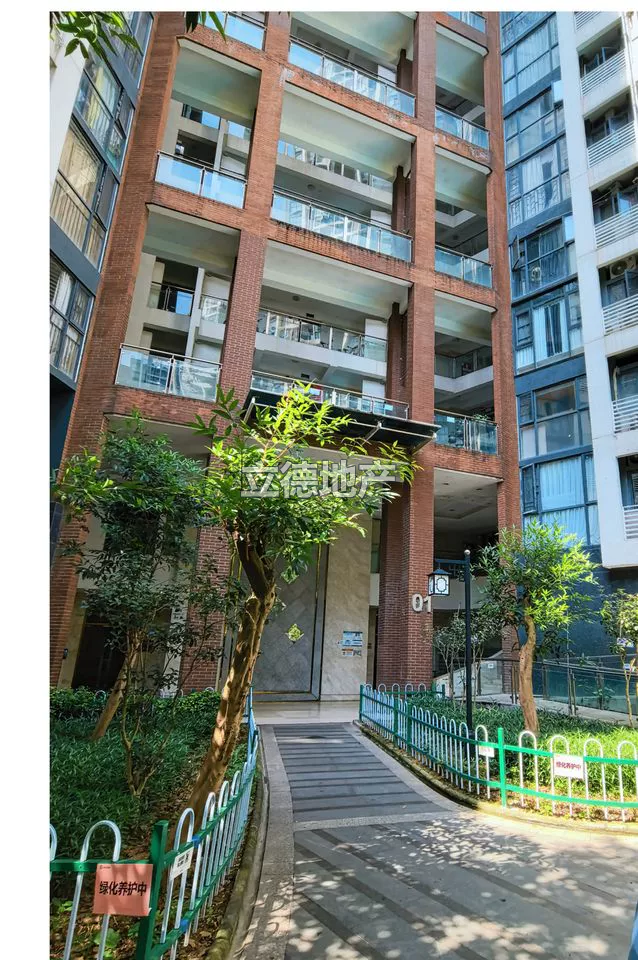 深圳市宝安区龙华街道清华东路与大和路交界处花半里清湖花园1栋17A