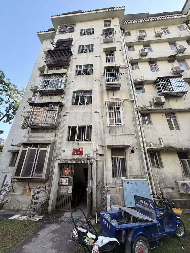深圳市罗湖区黄贝路怡景花园桂花村桂泉楼C地下不动产