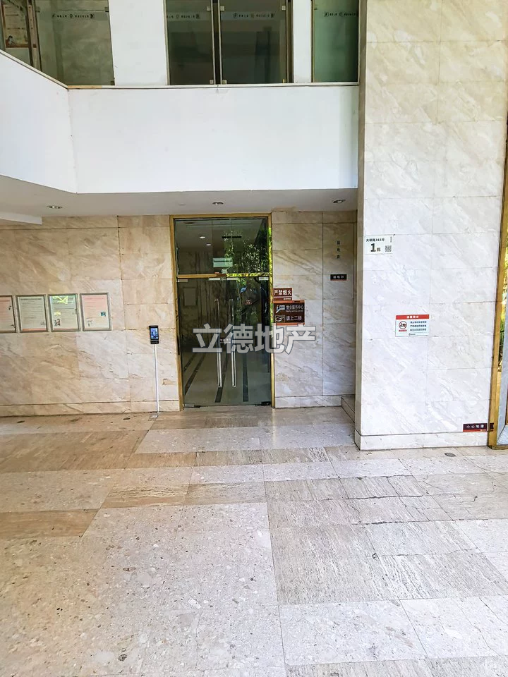 深圳市宝安区龙华街道清华东路与大和路交界处花半里清湖花园1栋17A