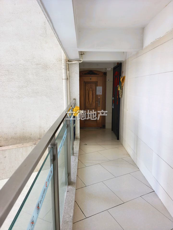 深圳市宝安区龙华街道清华东路与大和路交界处花半里清湖花园1栋17A