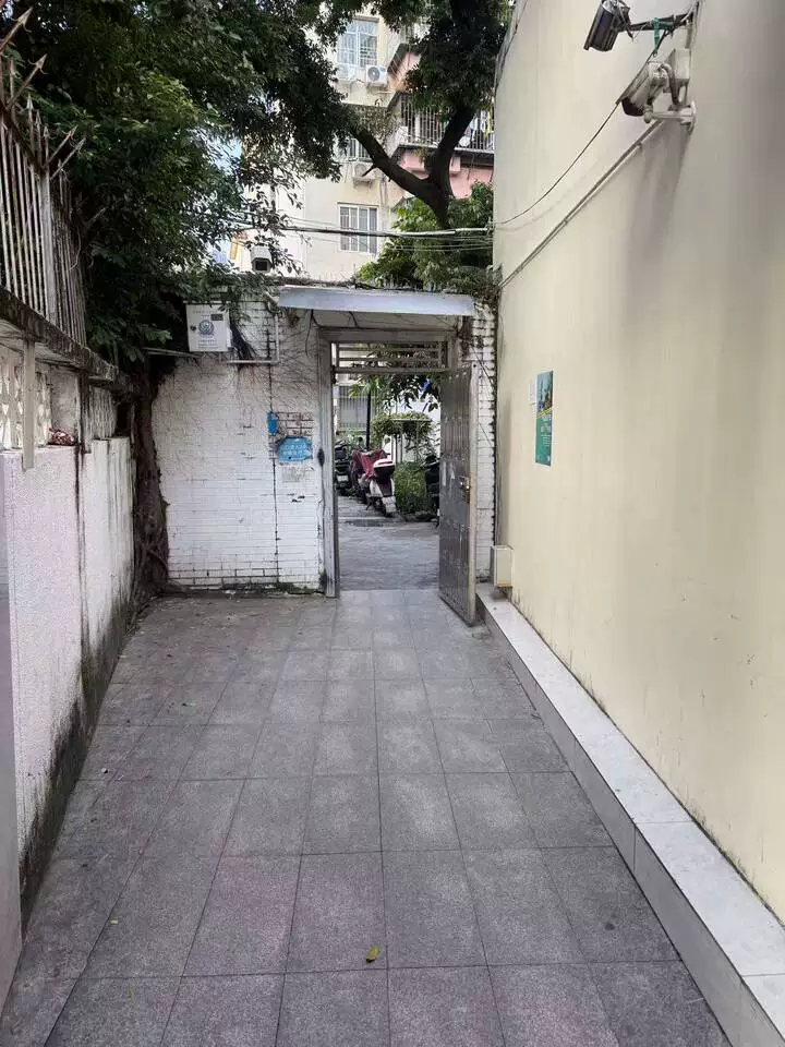 深圳市罗湖区爱国西路布心南路东乐花园105b栋7A