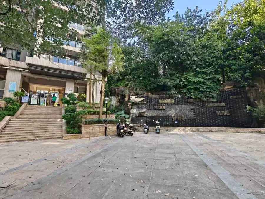 深圳市光明区光明街道公园路南侧、二十七号路北侧深房传麒山2号楼B单元1103、1104