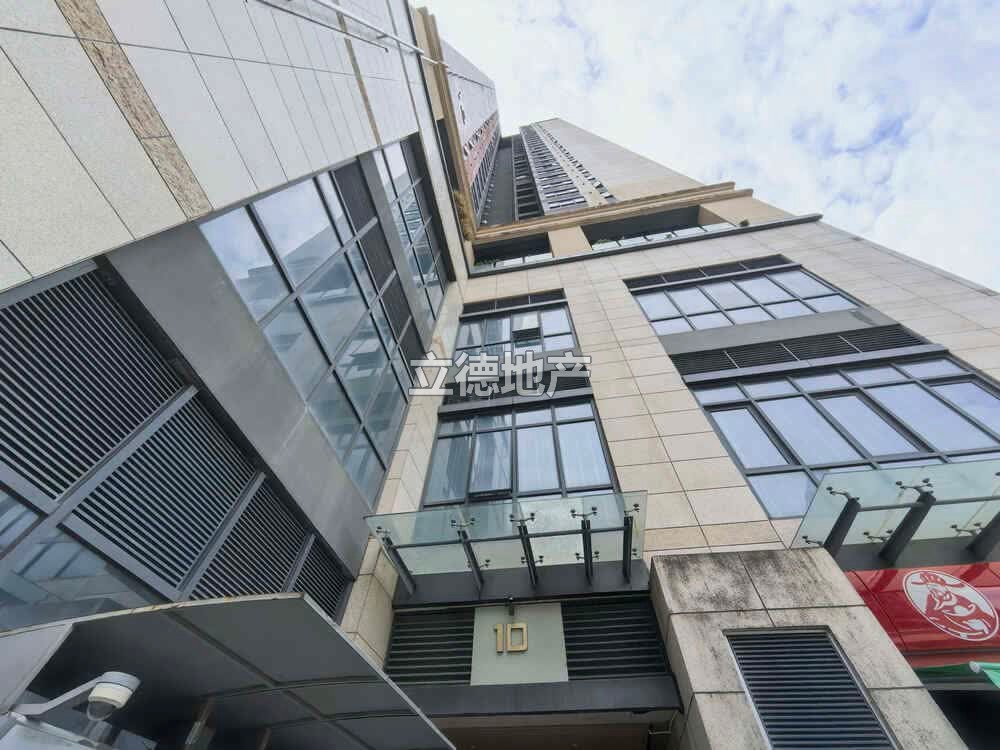 深圳市龙岗区龙城街道爱联社区中粮祥云广场1栋D座2401