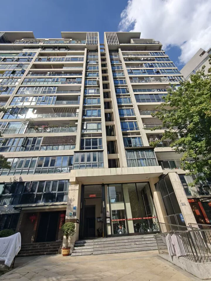 深圳市光明区光明街道公园路南侧、二十七号路北侧深房传麒山2号楼B单元1103、1104