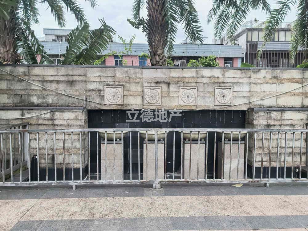 深圳市龙岗区龙城街道爱联社区中粮祥云广场1栋D座2401