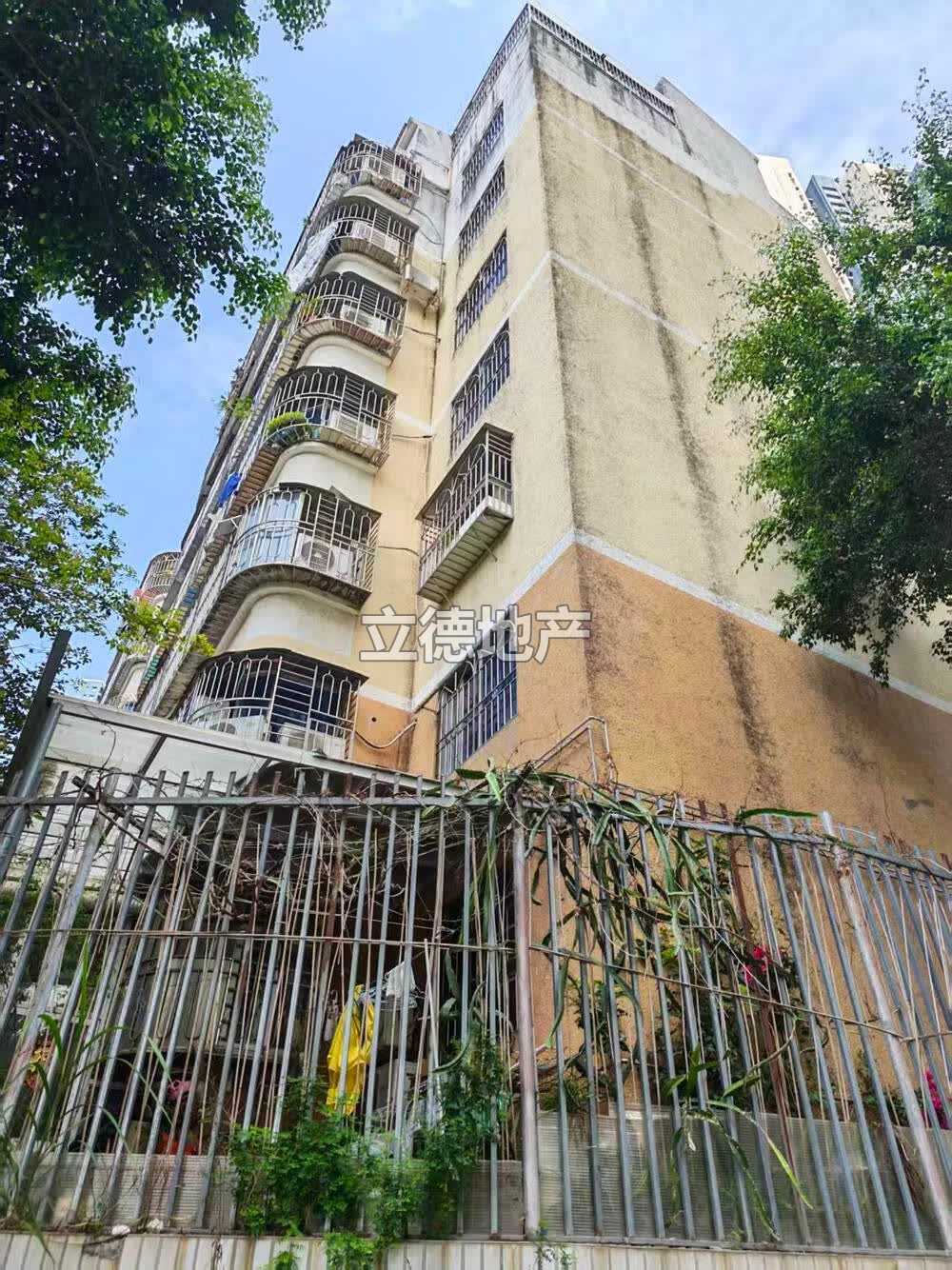 深圳市罗湖区草埔比华利山庄15栋106