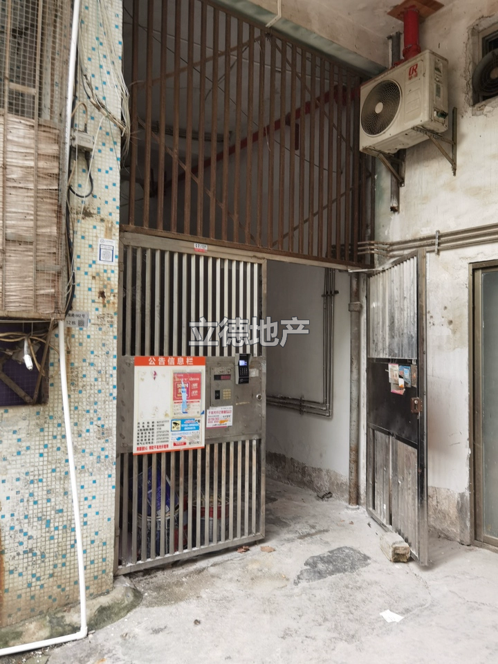 深圳市西乡镇广深公路东侧锦绣花园11.12.13栋12-103