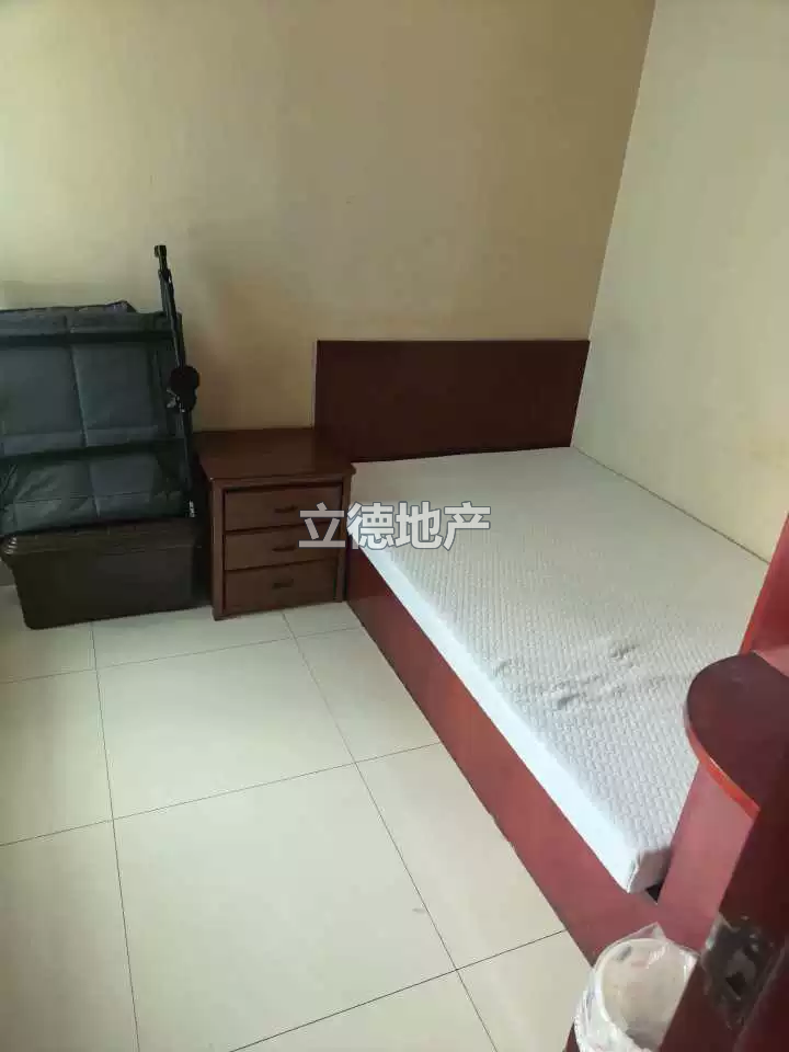 深圳市龙华区龙华街道东环二路东侧城市明珠花园13栋C座18B