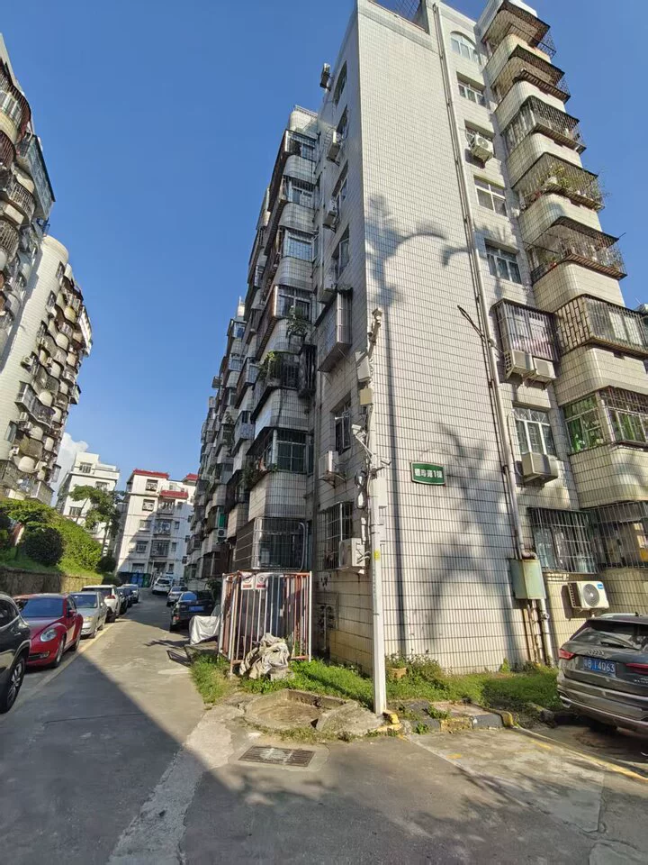 深圳市龙岗区布吉镇德兴花园德寿苑1栋复式706、1栋806