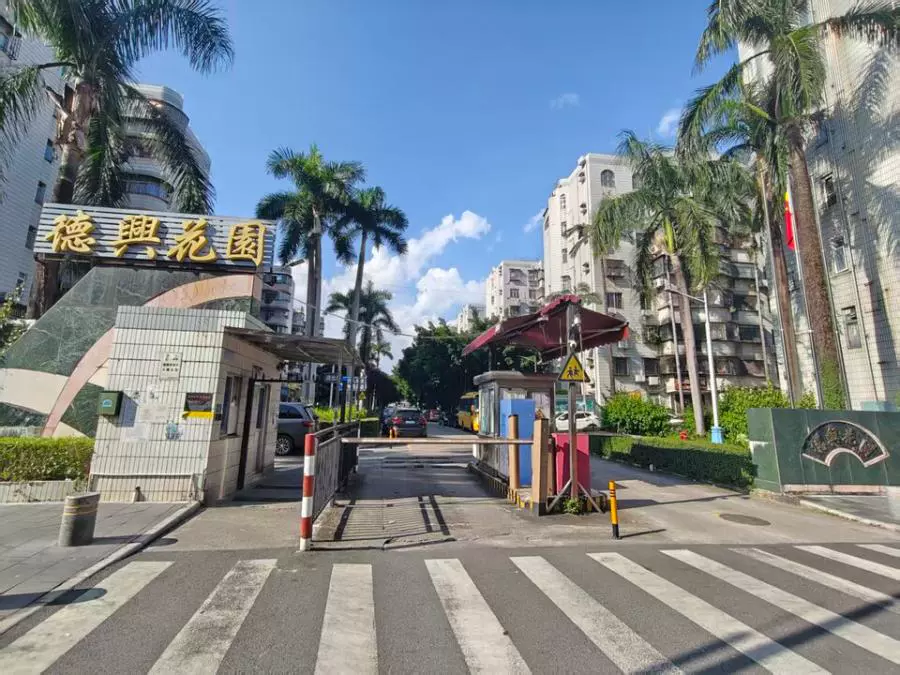 深圳市龙岗区布吉镇德兴花园德寿苑1栋复式706、1栋806