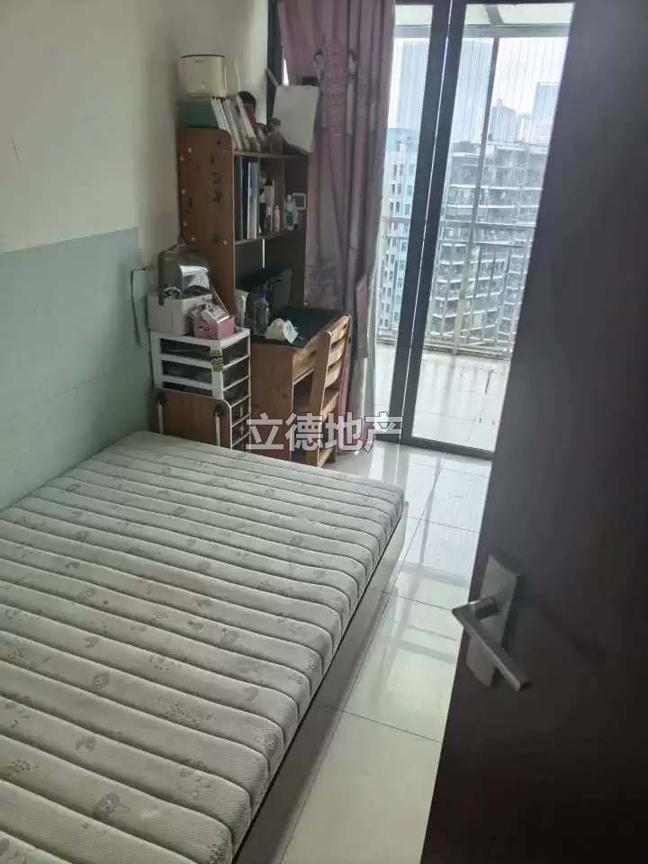 深圳市龙华区龙华街道东环二路东侧城市明珠花园13栋C座18B