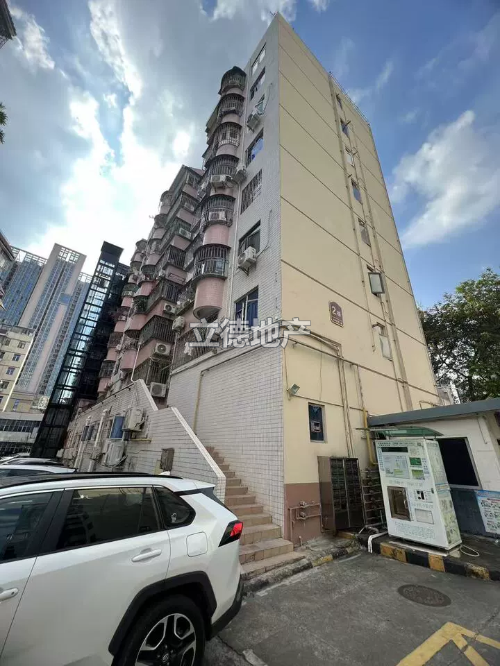 深圳市宝安区新安办二十九区弘雅花园二期二栋706
