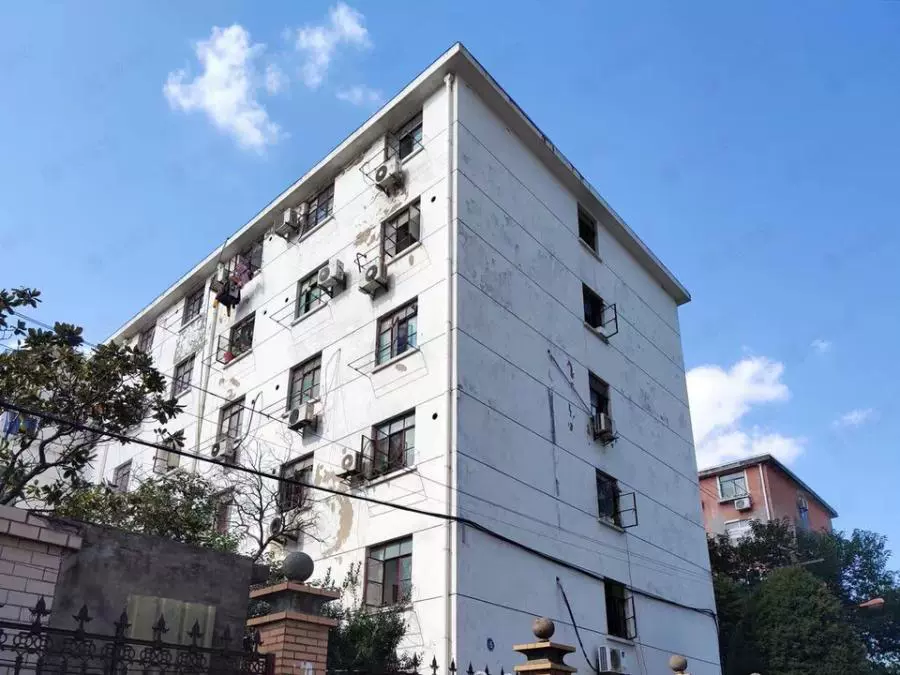 上海市宝山区南东路47号302室