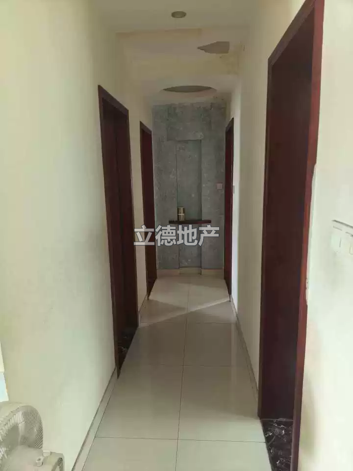 深圳市龙华区龙华街道东环二路东侧城市明珠花园13栋C座18B