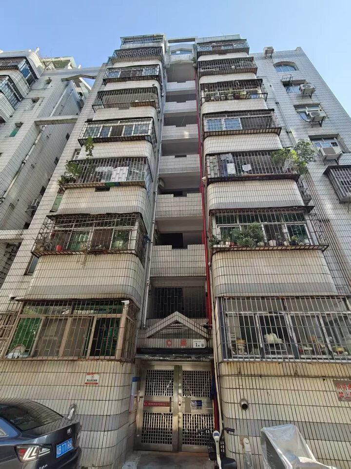 深圳市龙岗区布吉镇德兴花园德寿苑1栋复式706、1栋806