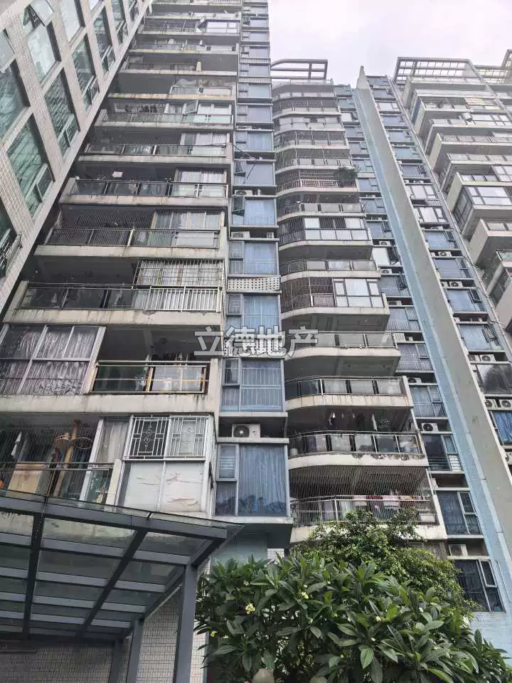 深圳市龙华区龙华街道东环二路东侧城市明珠花园13栋C座18B