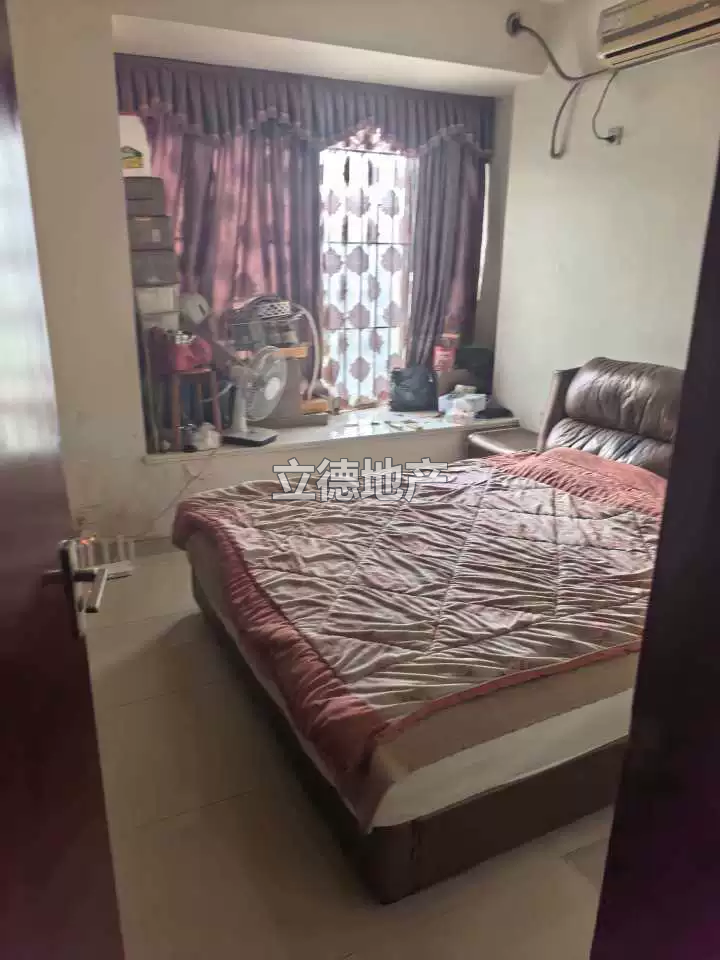 深圳市龙华区龙华街道东环二路东侧城市明珠花园13栋C座18B