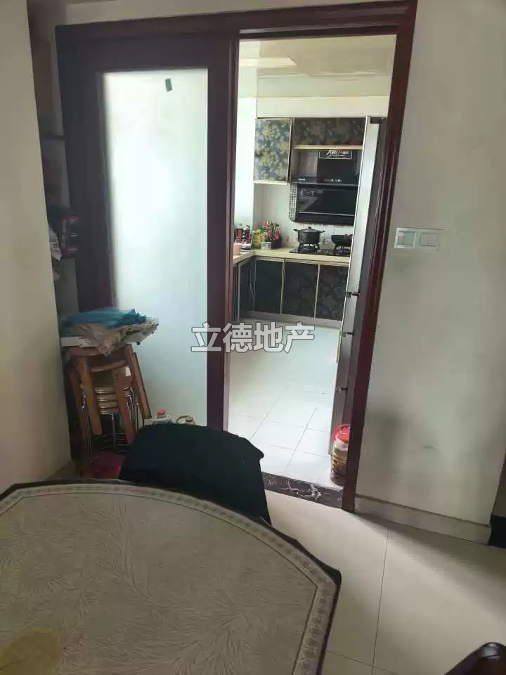 深圳市龙华区龙华街道东环二路东侧城市明珠花园13栋C座18B